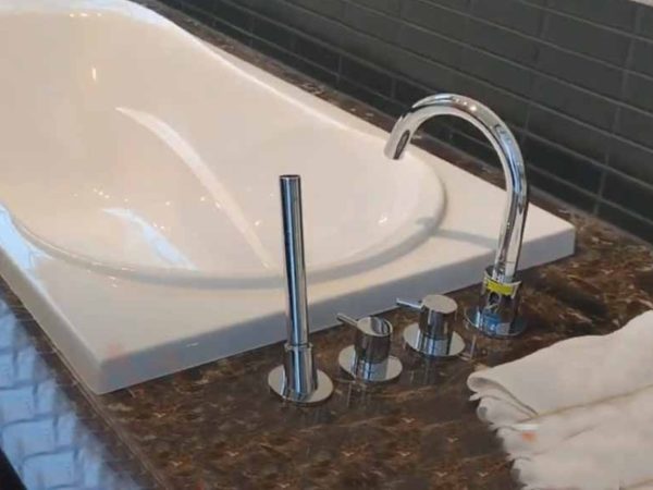 SEN TAM GAN BON inax BFV 7000B 2