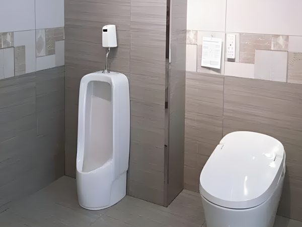 Tiểu nam đặt sàn BS604