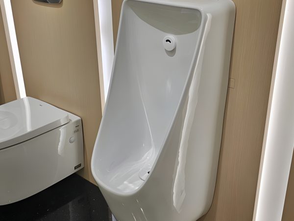 bon tieu nam inax AU 468VAC 1